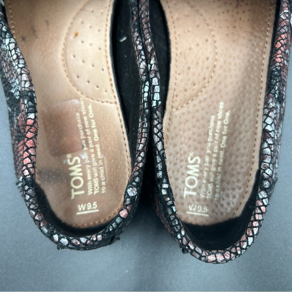 Toms Shiny Floral Patterned Flats Sz 9.5 Comfort Walking  Dressy Feminine Pretty - Picture 6 of 8
